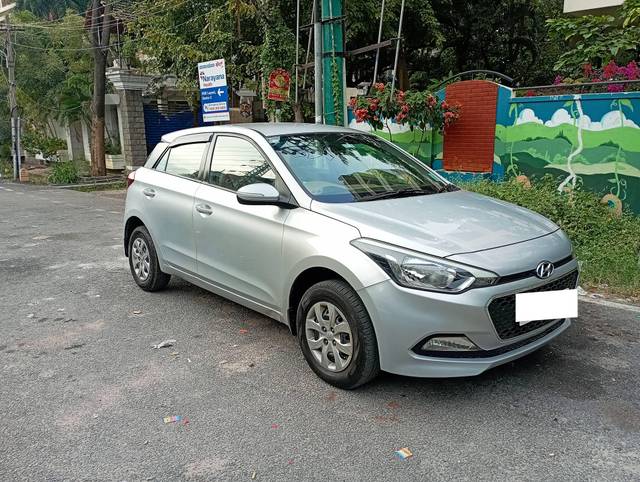 https://images10.gaadi.com/usedcar_image/4511114/original/processed_996e638943807e9406aa2728dd2df433.jpg?imwidth=6400