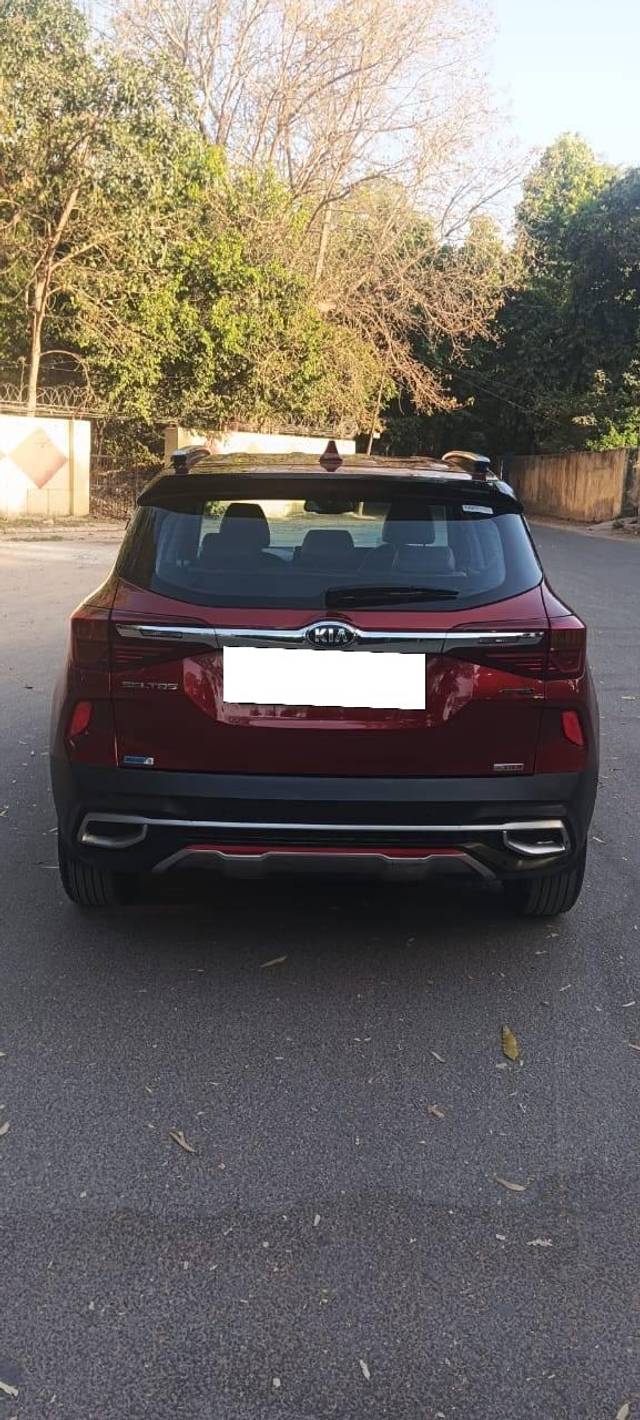 https://images10.gaadi.com/usedcar_image/4511118/original/processed_20ccca56d3f3c328985f96c2bca64201.jpeg?imwidth=6402