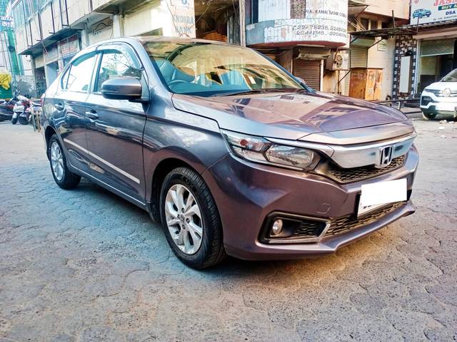 https://images10.gaadi.com/usedcar_image/4511124/original/processed_47fa7c98e877302f67999c1baa08e6e3.jpg?imwidth=6400