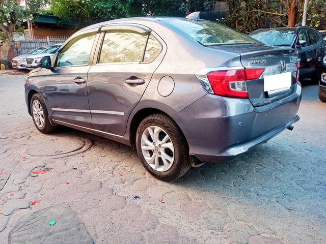 https://images10.gaadi.com/usedcar_image/4511124/original/processed_a881f4f04a3116550c9aa79e54a14571.jpg?imwidth=6402