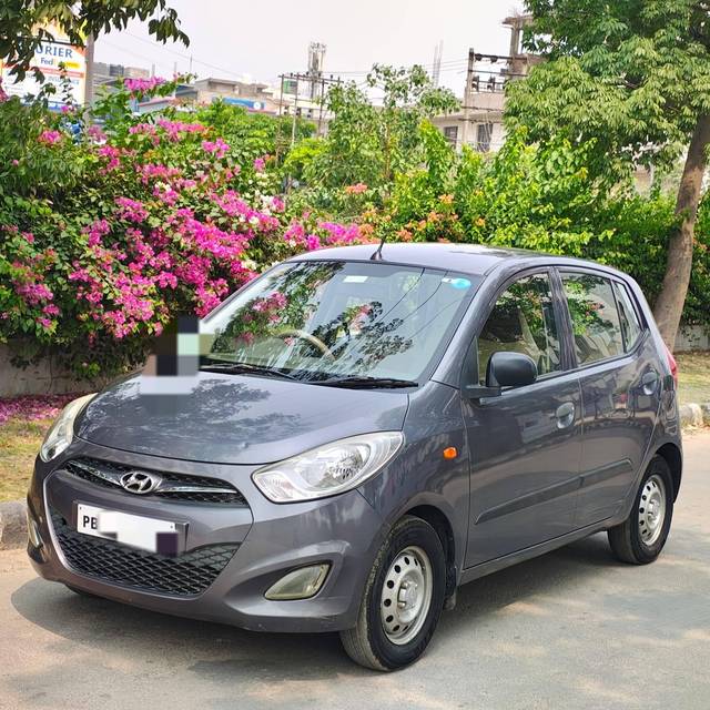 https://images10.gaadi.com/usedcar_image/4511182/original/processed_252df4765a5339172323403cea44756d.jpg?imwidth=6400