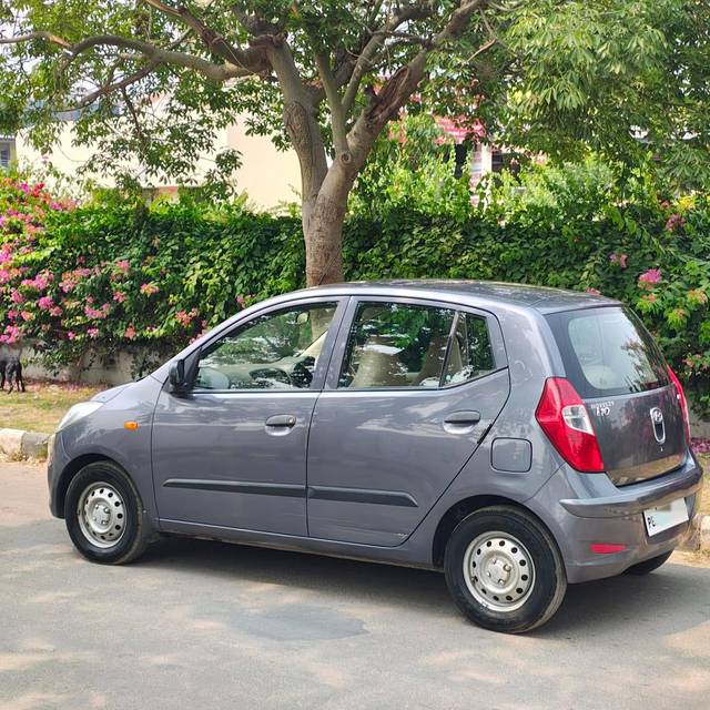 https://images10.gaadi.com/usedcar_image/4511182/original/processed_6acadaff6df59b9c670e9de49d40d1b1.jpg?imwidth=6401