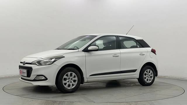 https://images10.gaadi.com/usedcar_image/4511184/original/d64703708841a3f9924d02de15cba7c7.JPG?imwidth=6400