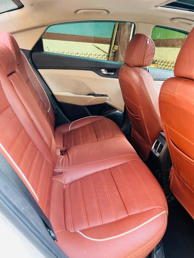 https://images10.gaadi.com/usedcar_image/4511283/original/e0023456ab2708250e7a37c33c34faa6.jpg?imwidth=6402