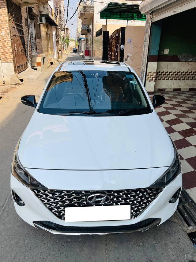 https://images10.gaadi.com/usedcar_image/4511283/original/processed_6c801a469c3605c93285b2f5892d4472.jpg?imwidth=6401