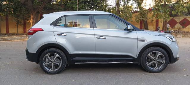 https://images10.gaadi.com/usedcar_image/4511302/original/4b48f5a84b6c7cf786e2f7a45e34ea5c.jpeg?imwidth=6401