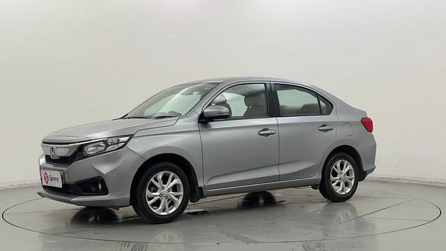 https://images10.gaadi.com/usedcar_image/4511308/original/40384d76d86a3d2127e36bef61a6f39e.JPG?imwidth=6400
