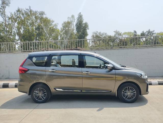 https://images10.gaadi.com/usedcar_image/4511315/original/a8709a2e3548cb6eeae51ecbbf606bce.jpg?imwidth=6401