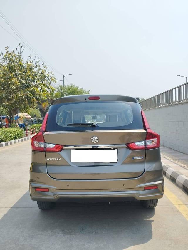 https://images10.gaadi.com/usedcar_image/4511315/original/processed_a02ec98b2ae65d4eb26c2bf2203d92a9.jpg?imwidth=6402