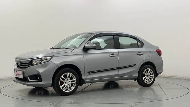 https://images10.gaadi.com/usedcar_image/4511321/original/93914d4d56137e866a213276a5826221.JPG?imwidth=6400