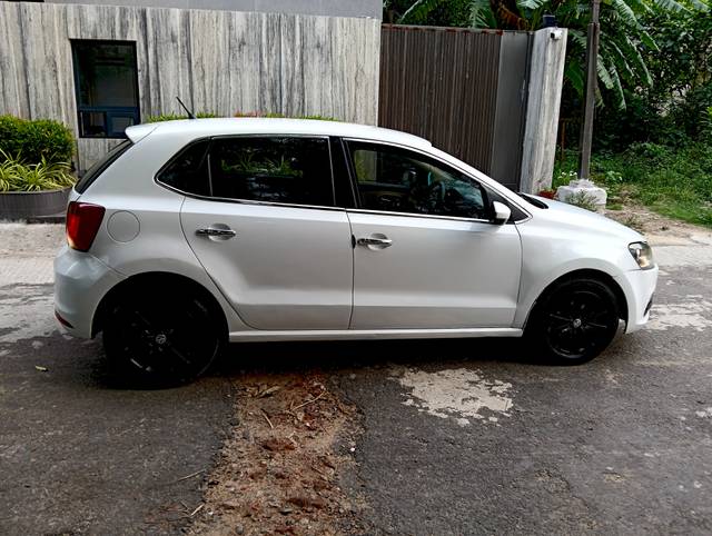 https://images10.gaadi.com/usedcar_image/4511337/original/451d0edd8d611a96ab928a0d7355d39b.jpg?imwidth=6401