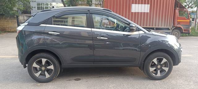 https://images10.gaadi.com/usedcar_image/4511361/original/e6eefa61ff9ae772dd7e9bd0cdb19e72.jpg?imwidth=6401