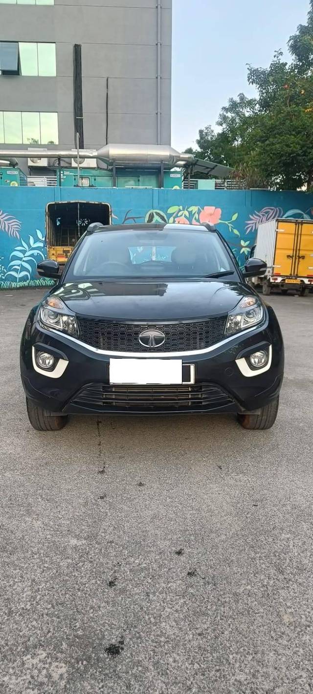 https://images10.gaadi.com/usedcar_image/4511361/original/processed_8bf3459145ef6bf301124fd8b5aad8e2.jpg?imwidth=6402