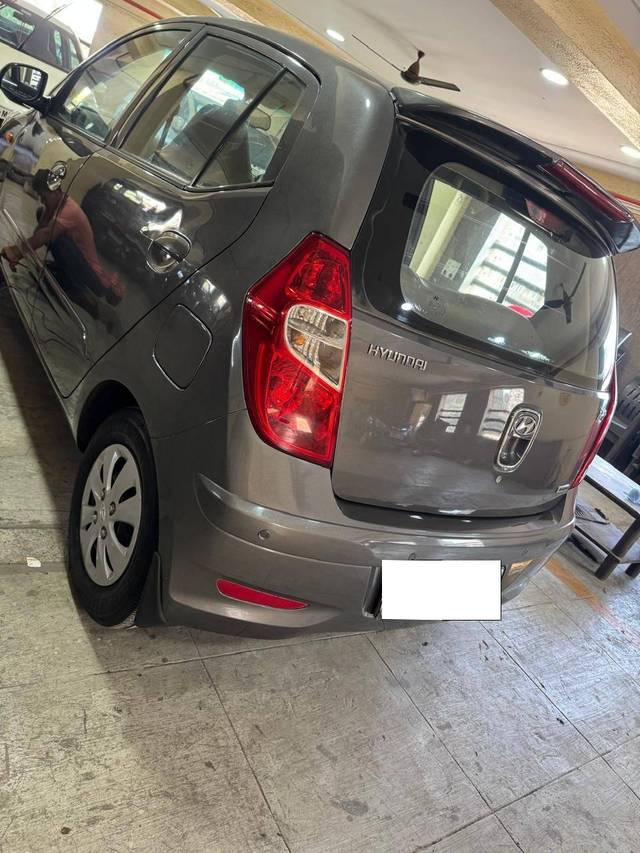 https://images10.gaadi.com/usedcar_image/4511364/original/processed_22a4dfc0d9d731cd91ac87fdcae71759.jpg?imwidth=6402