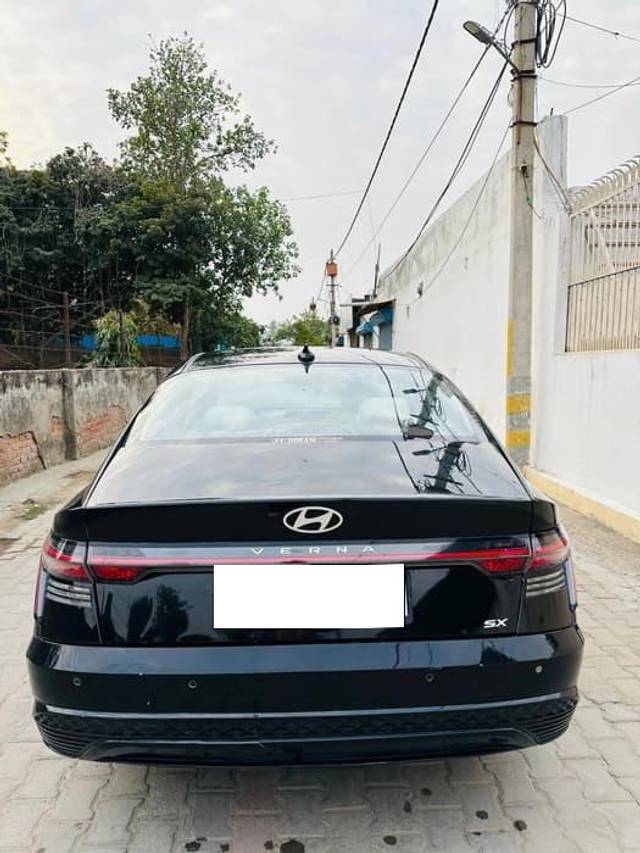 https://images10.gaadi.com/usedcar_image/4511382/original/processed_27d9d9d45df06aef7e0ede72d43b60da.jpg?imwidth=6401