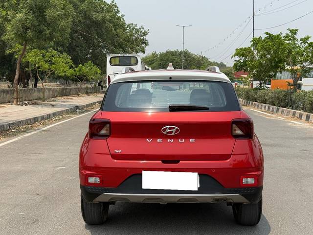 https://images10.gaadi.com/usedcar_image/4511385/original/processed_cfe475abbe3c6763184e209fb913c9dc.jpg?imwidth=6402