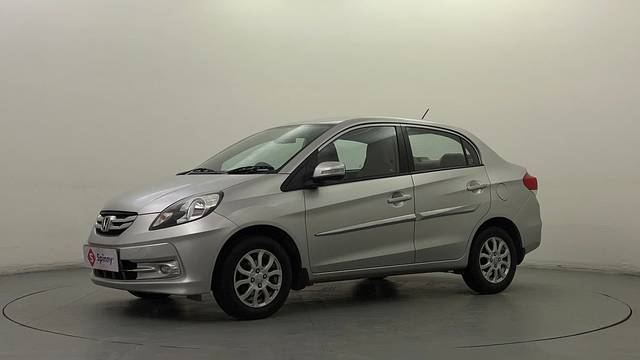https://images10.gaadi.com/usedcar_image/4511408/original/4e4eec1ff4f64d0d66d137e5a45ca43d.JPG?imwidth=6400