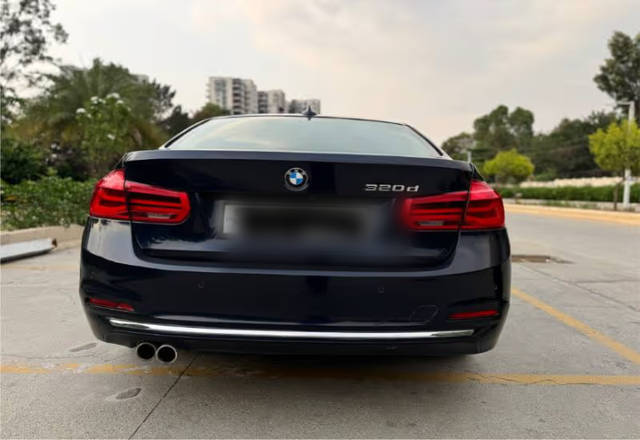 https://images10.gaadi.com/usedcar_image/4511411/original/1a3141c2-65f4-429a-806c-2ab79621a886.?imwidth=6402