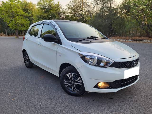 https://images10.gaadi.com/usedcar_image/4511435/original/processed_0bff28f88db298c5d48203f2e6640f81.jpg?imwidth=6400