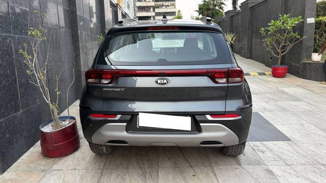 https://images10.gaadi.com/usedcar_image/4511436/original/processed_615c948ccd0f4e9980413dd4d40e7d5b.jpg?imwidth=6402