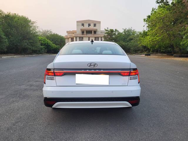 https://images10.gaadi.com/usedcar_image/4511448/original/processed_ce8294f58af7186b1e8c672324f40e3f.jpg?imwidth=6402