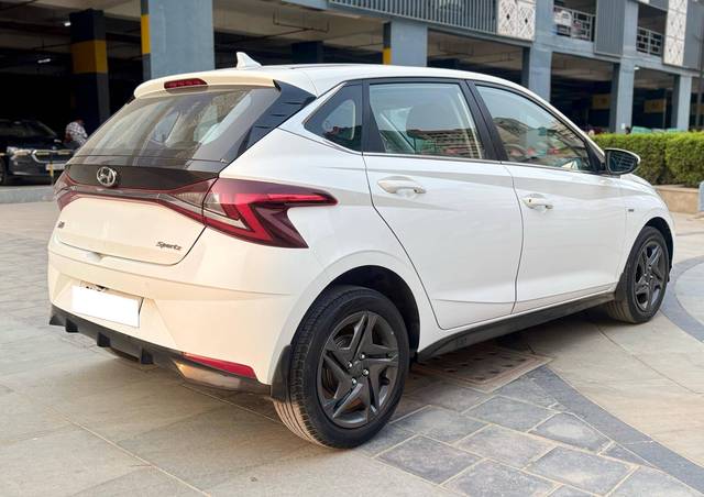https://images10.gaadi.com/usedcar_image/4511458/original/processed_4b8990b801c454876a5d099160c830fa.jpg?imwidth=6402