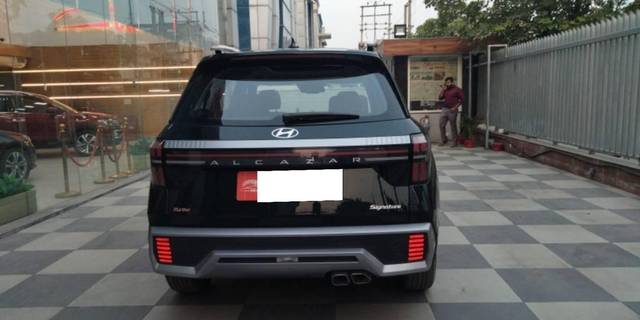 https://images10.gaadi.com/usedcar_image/4511481/original/processed_1c12f9a905d3f897c8a3be9d11b19ec2.jpg?imwidth=6402