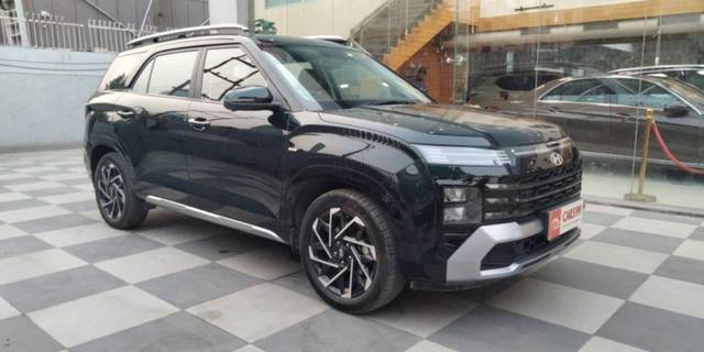 https://images10.gaadi.com/usedcar_image/4511481/original/processed_7cd592ff3efd911cc47925ff24c95d0e.jpg?imwidth=6400
