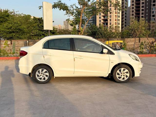 https://images10.gaadi.com/usedcar_image/4511528/original/processed_4349c6ea6964801951721dcb411b4d1e.jpg?imwidth=6401