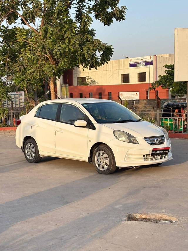 https://images10.gaadi.com/usedcar_image/4511528/original/processed_b39bbb8e63846b739a5072c9e15d0b62.jpg?imwidth=6400
