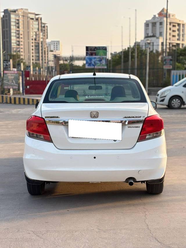 https://images10.gaadi.com/usedcar_image/4511528/original/processed_db94f887edd83177d234a61b4be0985e.jpg?imwidth=6402