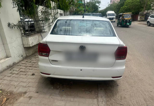 https://images10.gaadi.com/usedcar_image/4511566/original/e9a0219a-676e-4e88-89e8-e6038af20493.?imwidth=6401