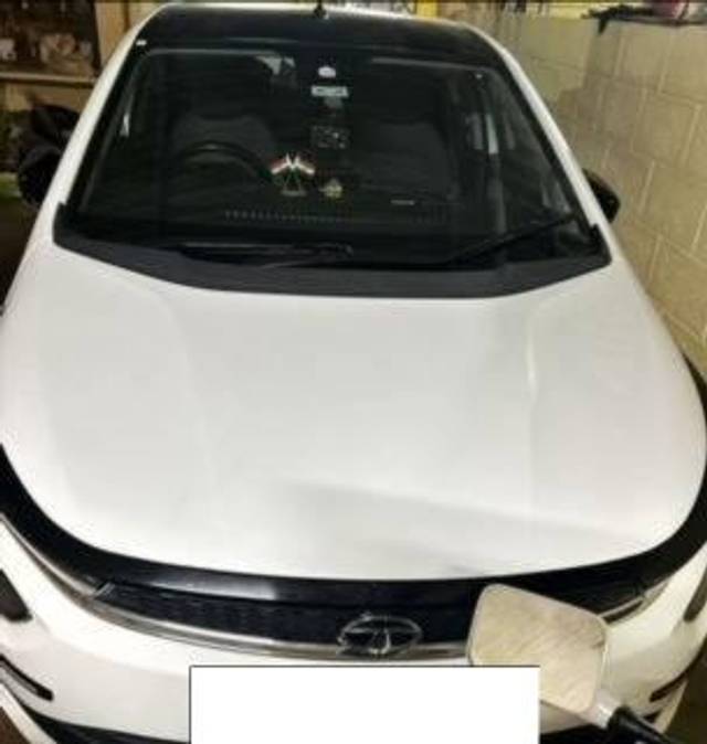 https://images10.gaadi.com/usedcar_image/4511607/original/processed_7887ae3f-3f0f-4b95-9ae2-5e020f646a52.jpg?imwidth=6400