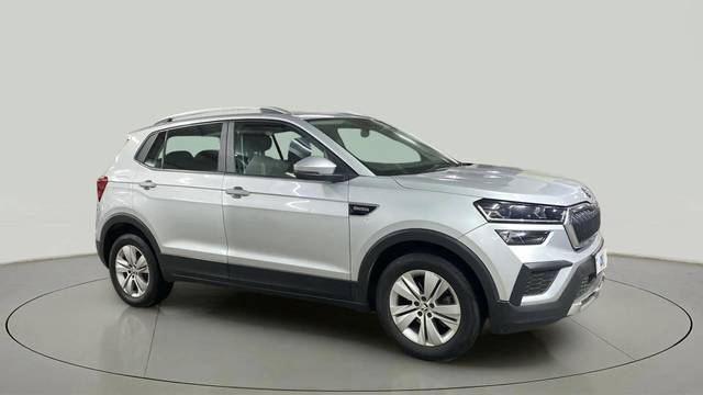 https://images10.gaadi.com/usedcar_image/4511646/original/2991bdc424917c982a7e3f3eec7de146.jpg?imwidth=6400