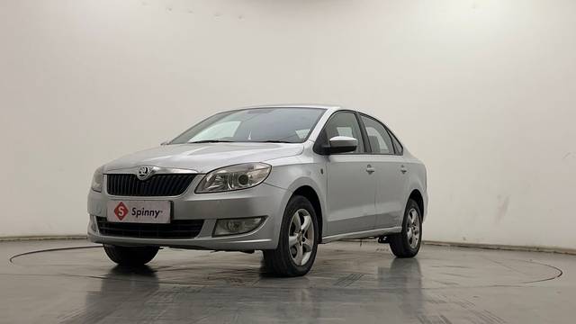 https://images10.gaadi.com/usedcar_image/4511670/original/528a445cf06504c4f4b668b4b2143fb8.JPG?imwidth=6400