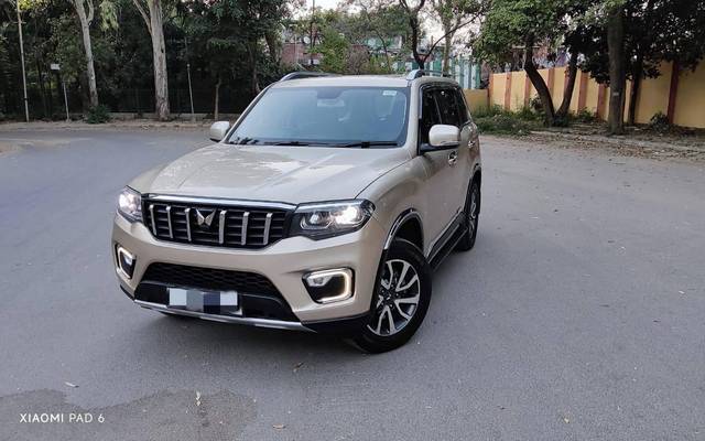 https://images10.gaadi.com/usedcar_image/4511684/original/processed_e66c51523c3f0b27ef393978e129e1c3.jpg?imwidth=6402