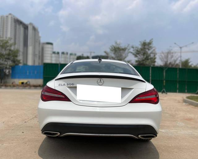 https://images10.gaadi.com/usedcar_image/4511693/original/processed_c0d7bdbbf0eab96f64c9bf3e5c67ecf7.jpg?imwidth=6402
