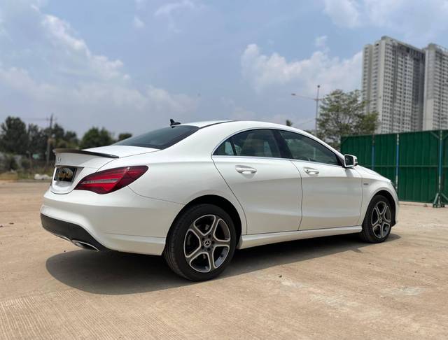 https://images10.gaadi.com/usedcar_image/4511693/original/processed_d7b011facebd762764f08804ce23ba3a.jpg?imwidth=6401