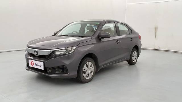https://images10.gaadi.com/usedcar_image/4511694/original/ad1a6efc98f69aa2facf1172a2dc8151.JPG?imwidth=6400