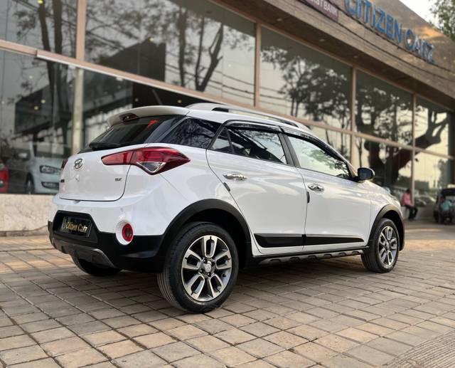 https://images10.gaadi.com/usedcar_image/4511717/original/processed_cea4caace19aaaa46e2dd9ae2314ec64.jpg?imwidth=6402