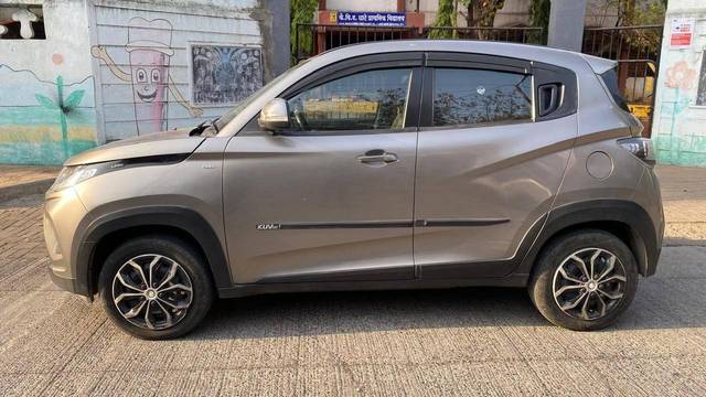 https://images10.gaadi.com/usedcar_image/4511728/original/processed_1cb177aef67af85628c5af7a29f478c2.jpg?imwidth=6402