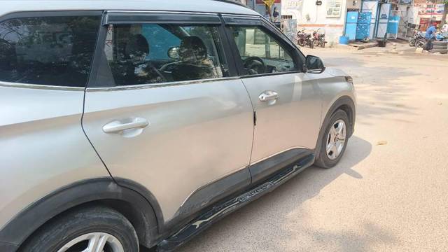 https://images10.gaadi.com/usedcar_image/4511776/original/processed_8aab1dd8-2cdf-45d4-9c81-58184f2ffbc8.jpg?imwidth=6401