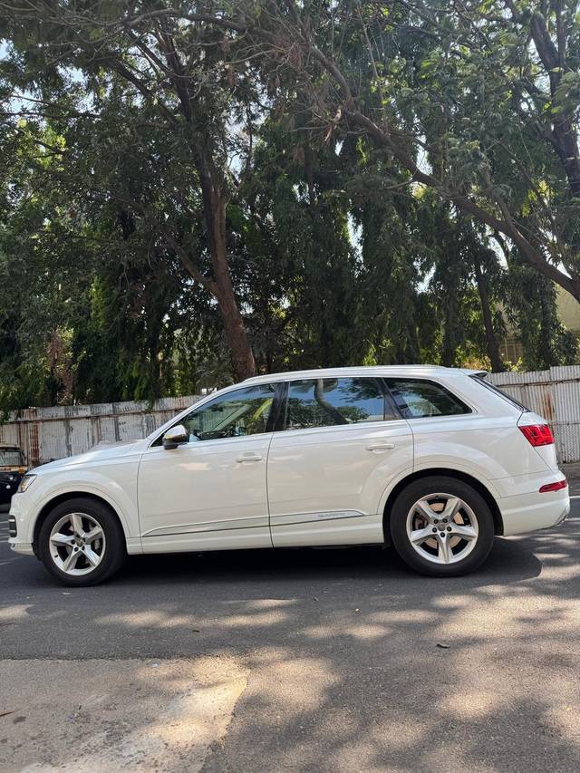 https://images10.gaadi.com/usedcar_image/4511784/original/processed_04632d1dd01bf97a03cb2e7f22ee1ec4.jpg?imwidth=6402