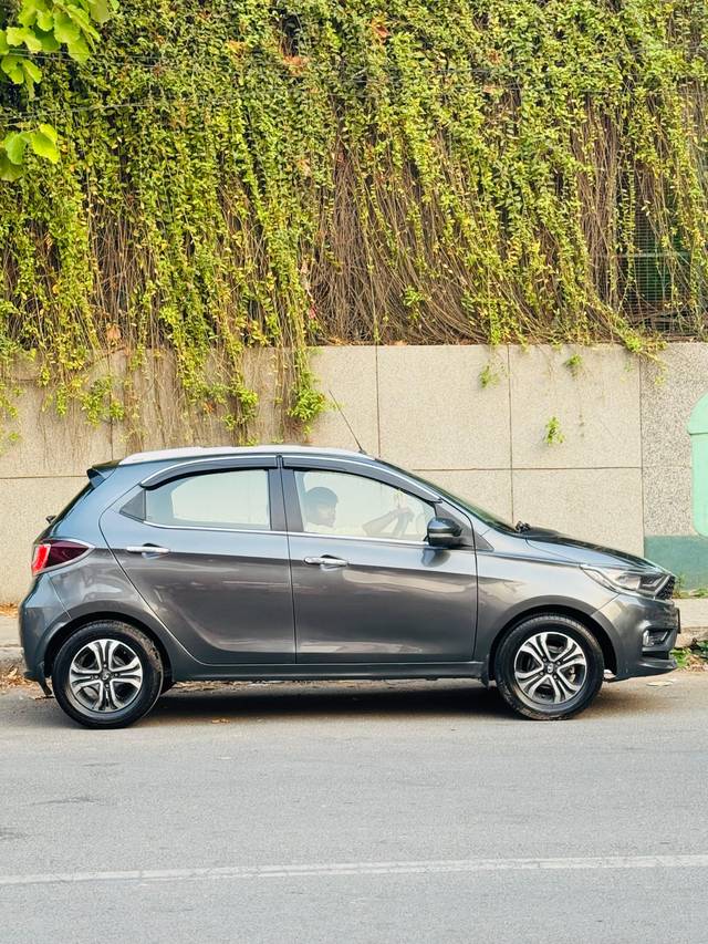 https://images10.gaadi.com/usedcar_image/4511820/original/e32091650034dd739feca2ec2c51d3c3.jpg?imwidth=6401