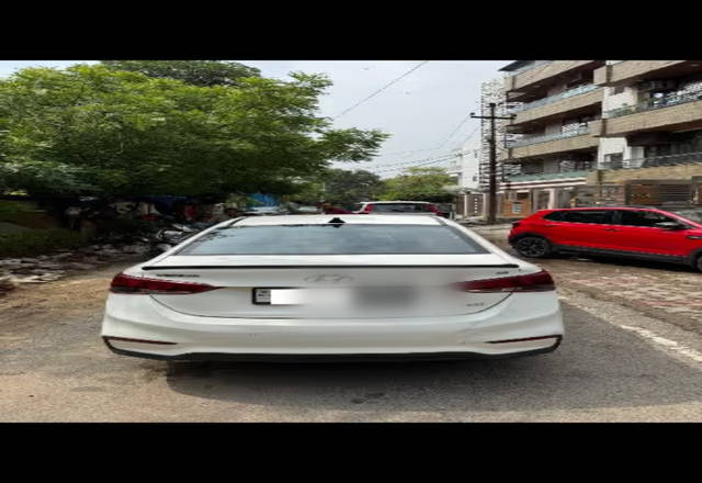 https://images10.gaadi.com/usedcar_image/4511849/original/f07a9fa0-9989-4e56-9b04-43a70042e4e6.?imwidth=6401