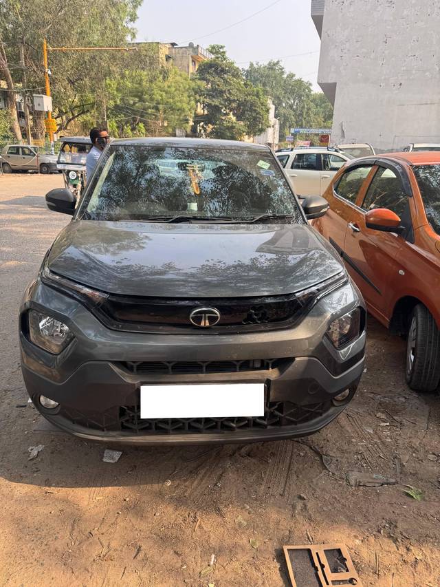 https://images10.gaadi.com/usedcar_image/4511875/original/processed_8678aec8993c2c37b3125cc9be9ed5ac.jpg?imwidth=6400
