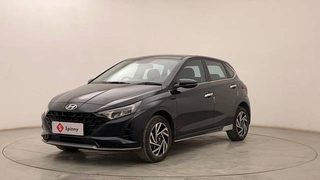 https://images10.gaadi.com/usedcar_image/4511968/original/37213b315cd5e233893001b7ab38006b.JPG?imwidth=6400