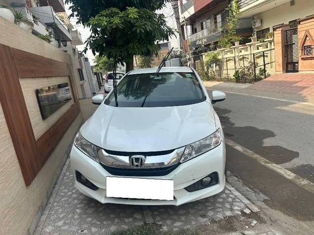 https://images10.gaadi.com/usedcar_image/4511989/original/processed_b7d27769-bc48-4a93-b5b2-88b7831580b0.jpeg?imwidth=6400