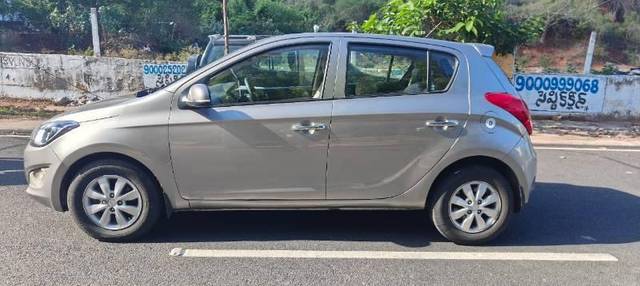 https://images10.gaadi.com/usedcar_image/4512028/original/processed_2d6be72e-67c3-4cb2-a833-20c86d5819f3.jpg?imwidth=6402