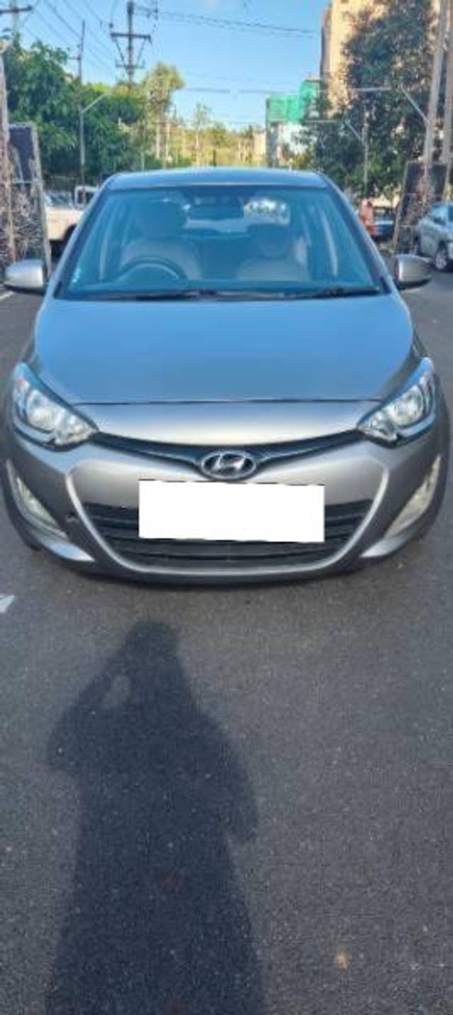 https://images10.gaadi.com/usedcar_image/4512028/original/processed_48e23f71-9bbd-41a8-9714-80b66c27f881.jpg?imwidth=6400
